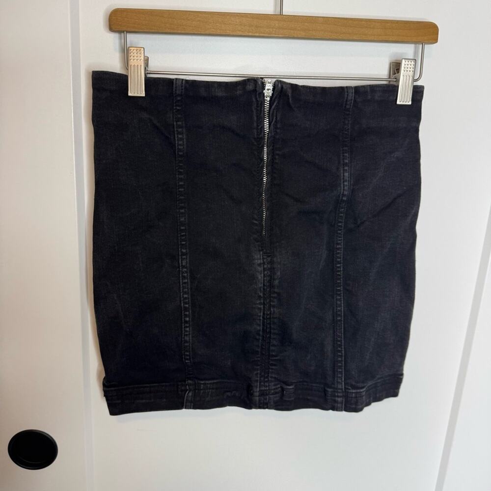 Free People Modern Femme Black Wash Stretch Denim Mini Skirt Size 4 - Picture 4 of 5